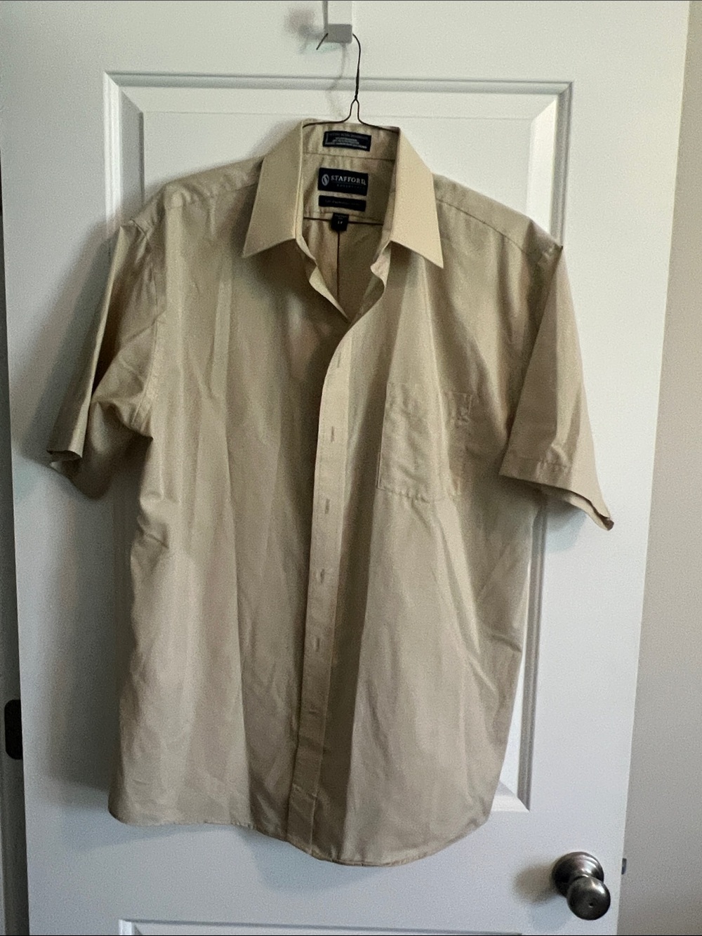 Stafford Short-Sleeve Button-Down Shirt in Khaki
